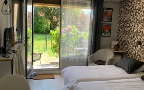 Studio touristes curistes , jardin terrasse